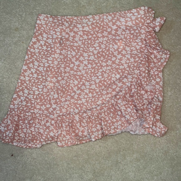 flowy pink skirt - Picture 2 of 3